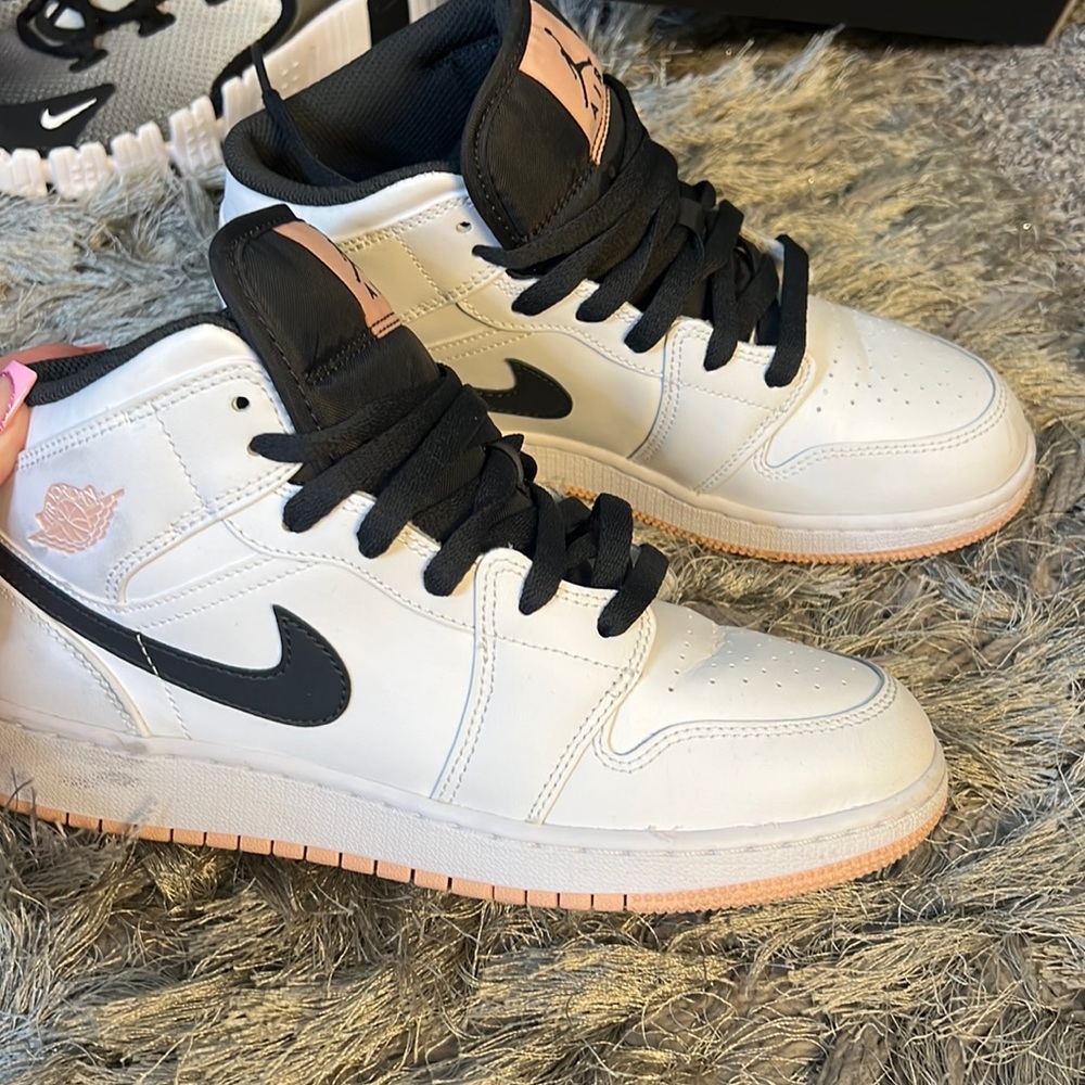 Nike air jordan mids